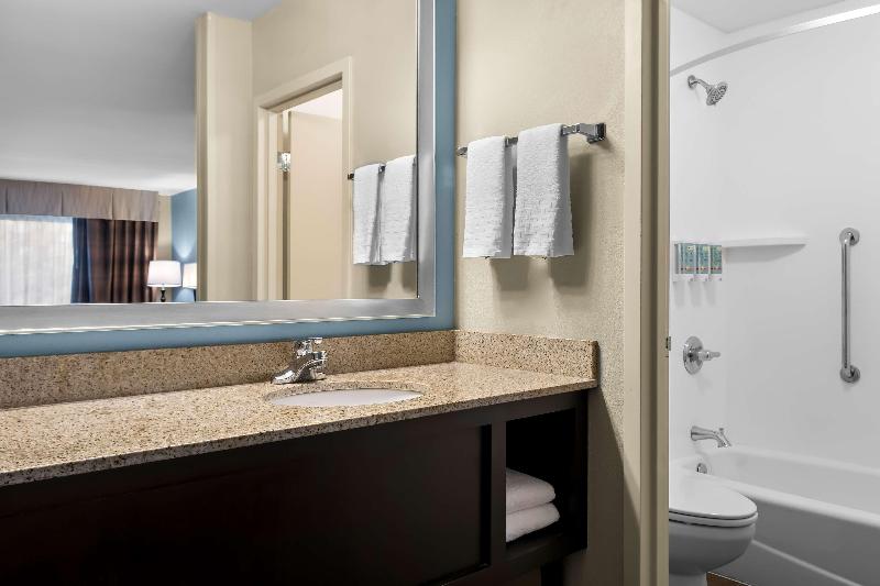 Best Western Newport Inn image