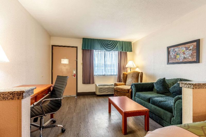 Econo Lodge Inn & Suites Memphis