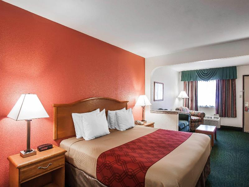 Econo Lodge Inn & Suites Memphis East image
