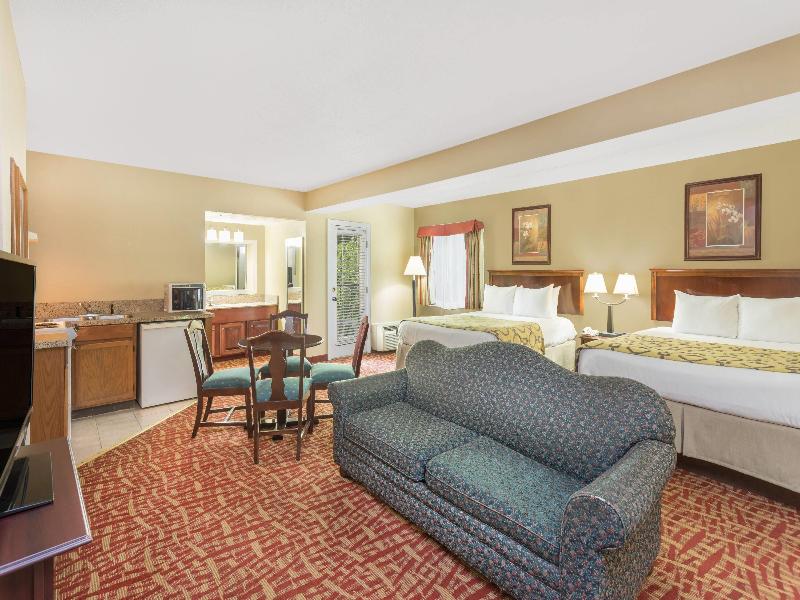 Baymont Inn & Suites Sevierville Pigeon Forge image
