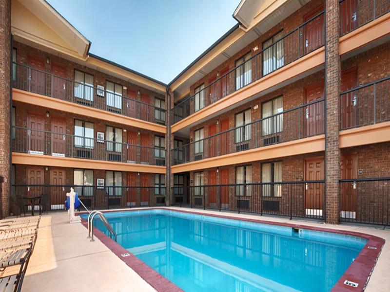 Baymont Inn & Suites Goodlettsville image