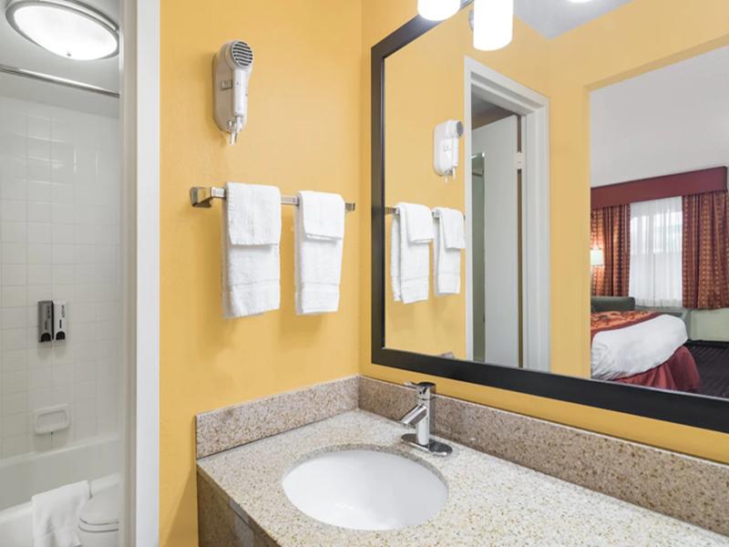 Baymont Inn & Suites Goodlettsville image