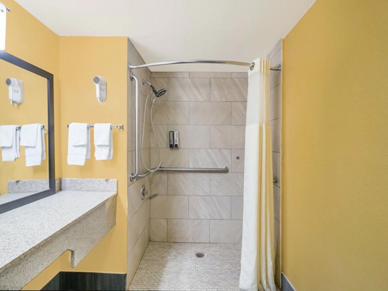 Baymont Inn & Suites Goodlettsville image