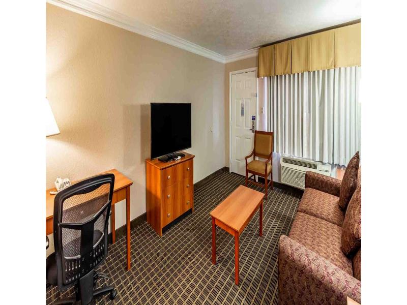 Motel 6 Alvin, Tx image
