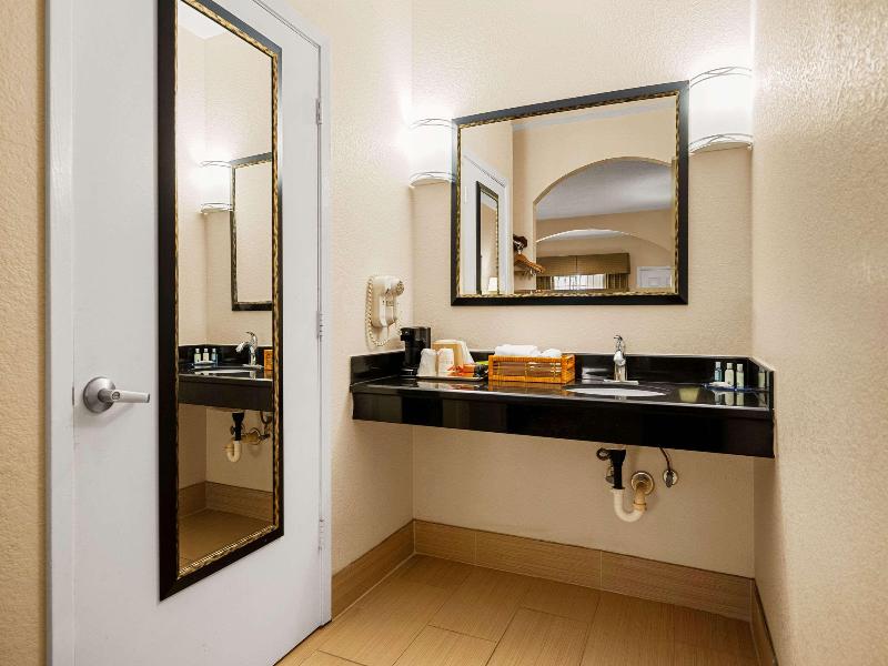 Quality Inn & Suites North Houston image