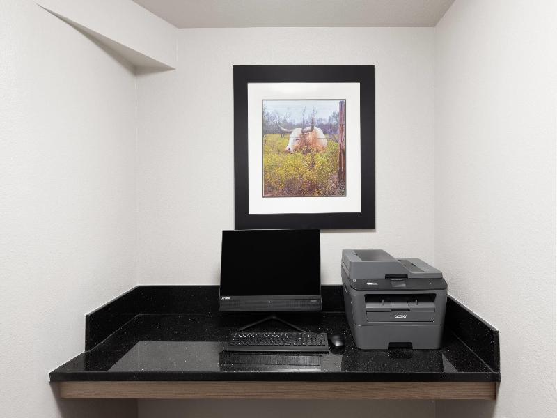 Days Inn & Suites by Wyndham Sam Houston Tollway image