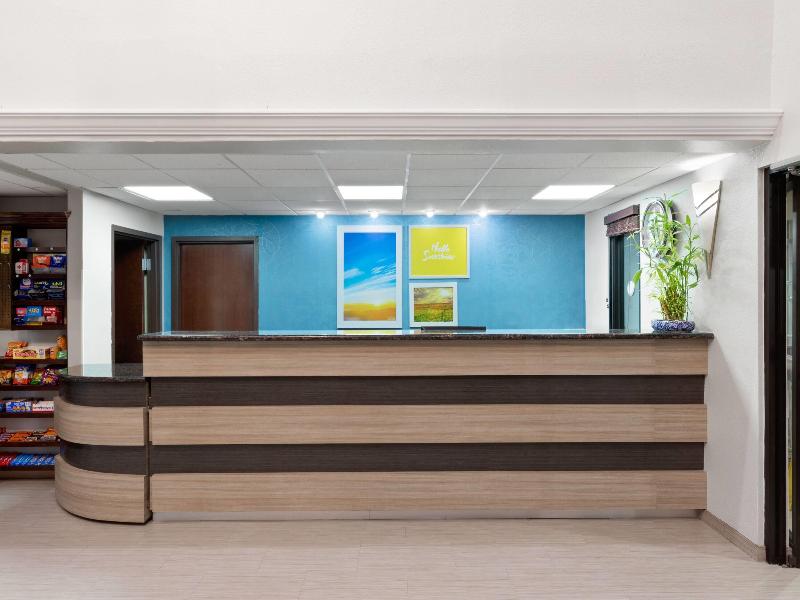 Days Inn & Suites by Wyndham Sam Houston Tollway image
