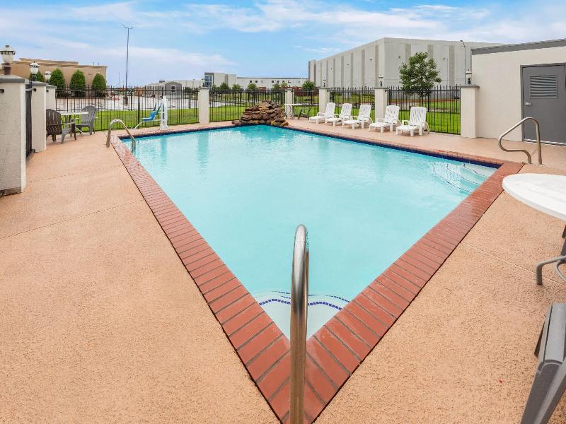 Days Inn & Suites by Wyndham Sam Houston Tollway image