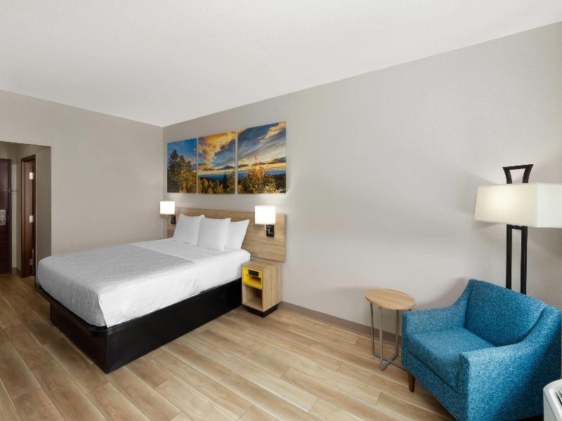 Days Inn & Suites by Wyndham Sam Houston Tollway image
