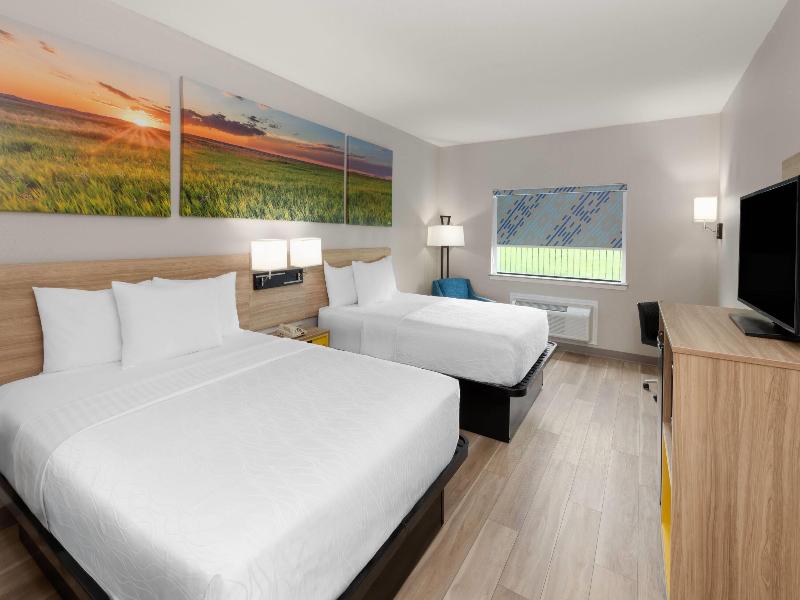 Days Inn & Suites by Wyndham Sam Houston Tollway image
