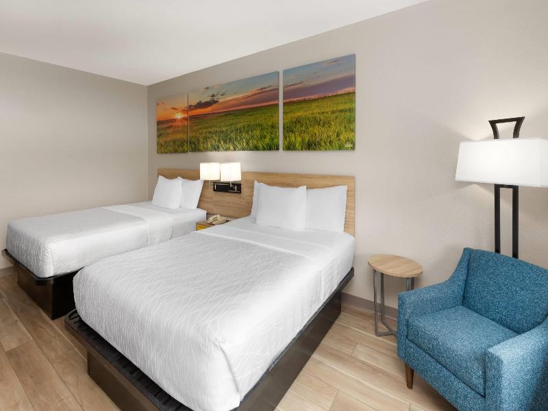 Days Inn & Suites by Wyndham Sam Houston Tollway image