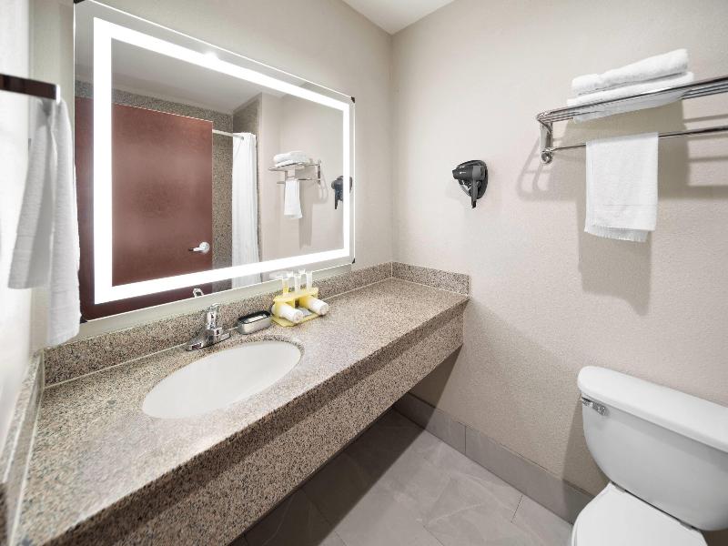 Days Inn & Suites by Wyndham Sam Houston Tollway image