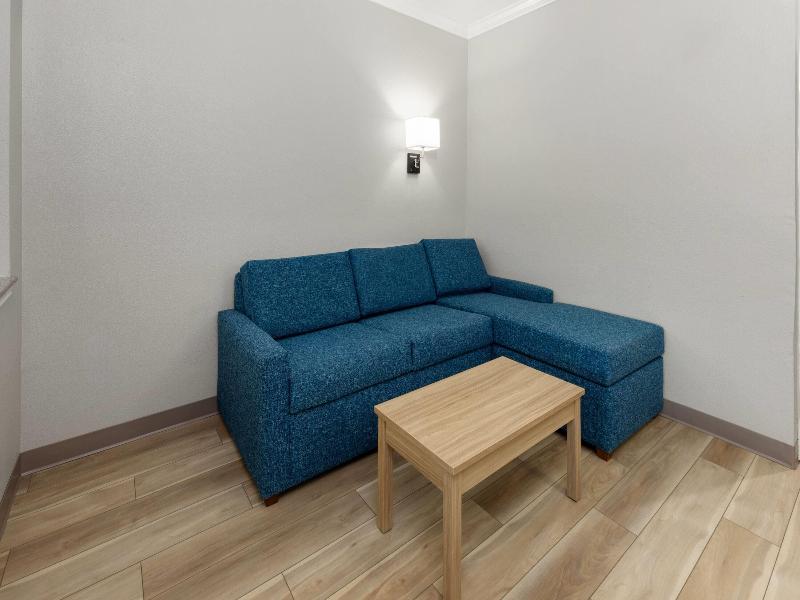 Days Inn & Suites by Wyndham Sam Houston Tollway image