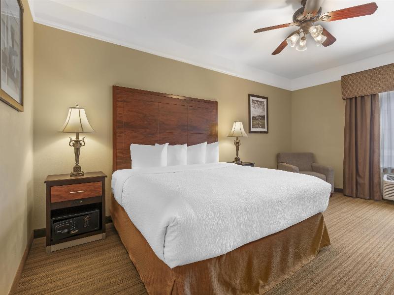 Best Western Plus Monica Royale Inn & Suites image