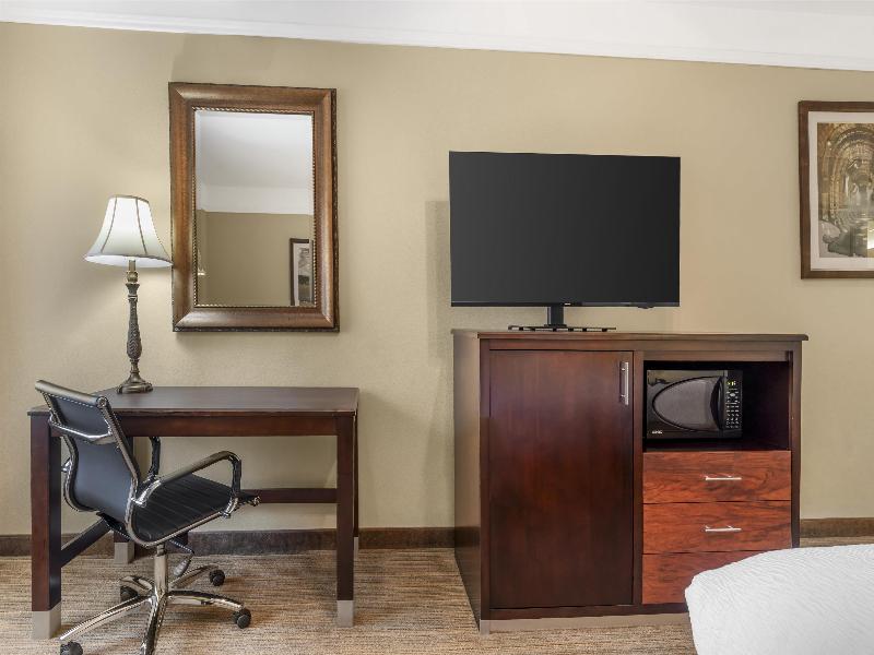 Best Western Plus Monica Royale Inn & Suites image