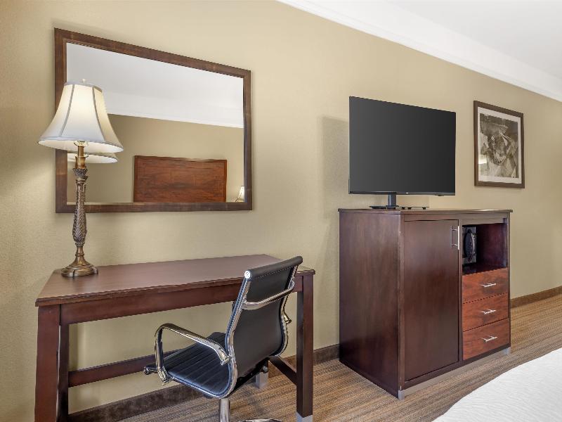 Best Western Plus Monica Royale Inn & Suites image