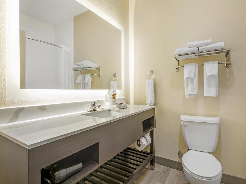 Best Western Plus Monica Royale Inn & Suites image