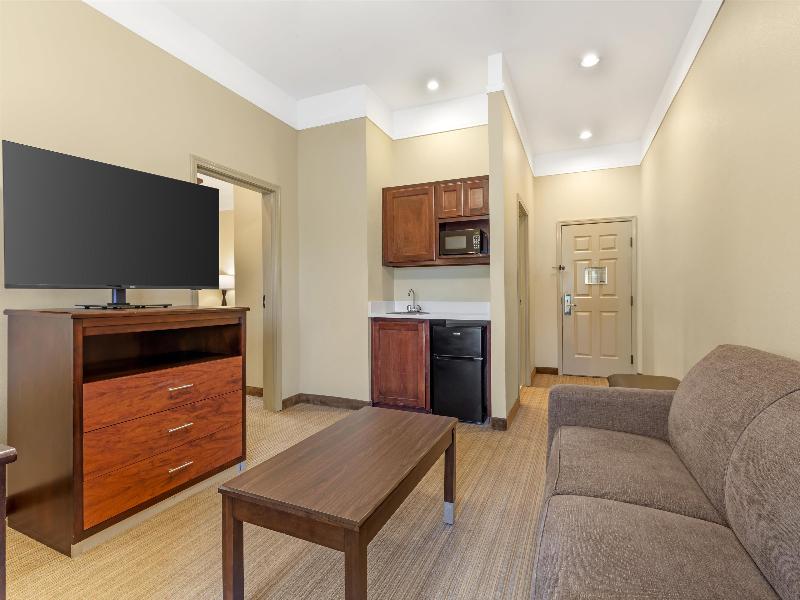 Best Western Plus Monica Royale Inn & Suites image