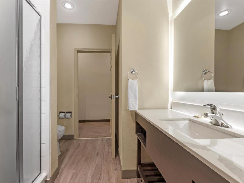 Best Western Plus Monica Royale Inn & Suites image