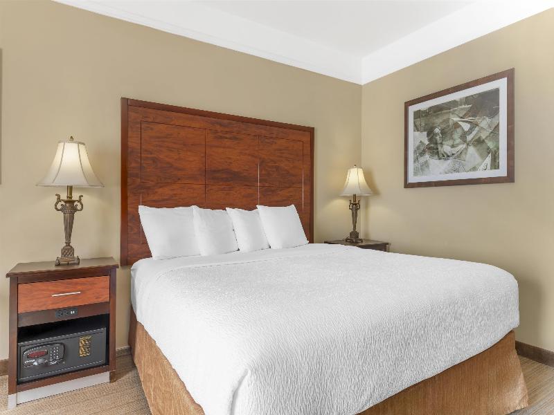 Best Western Plus Monica Royale Inn & Suites image