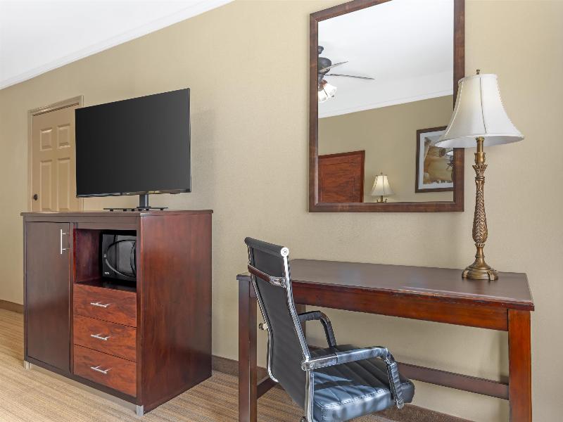 Best Western Plus Monica Royale Inn & Suites image