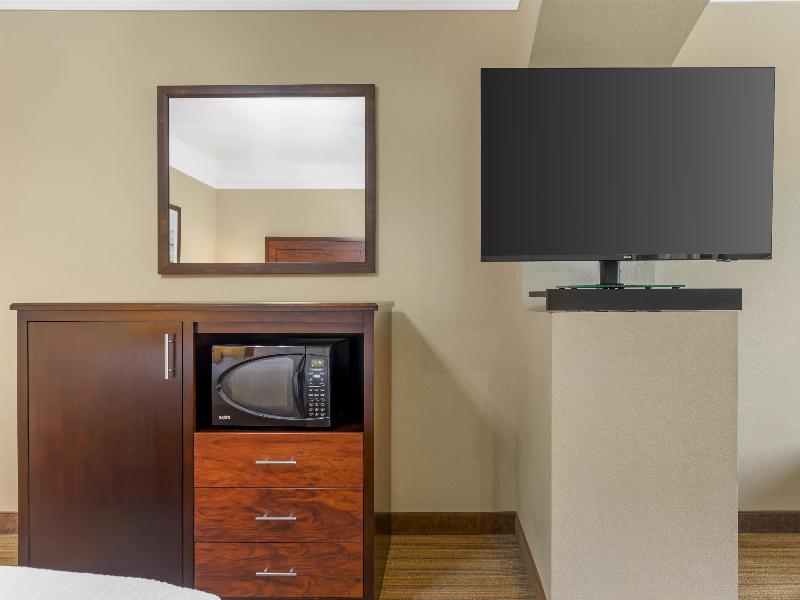 Best Western Plus Monica Royale Inn & Suites image