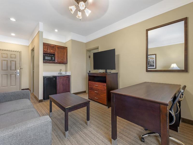 Best Western Plus Monica Royale Inn & Suites image