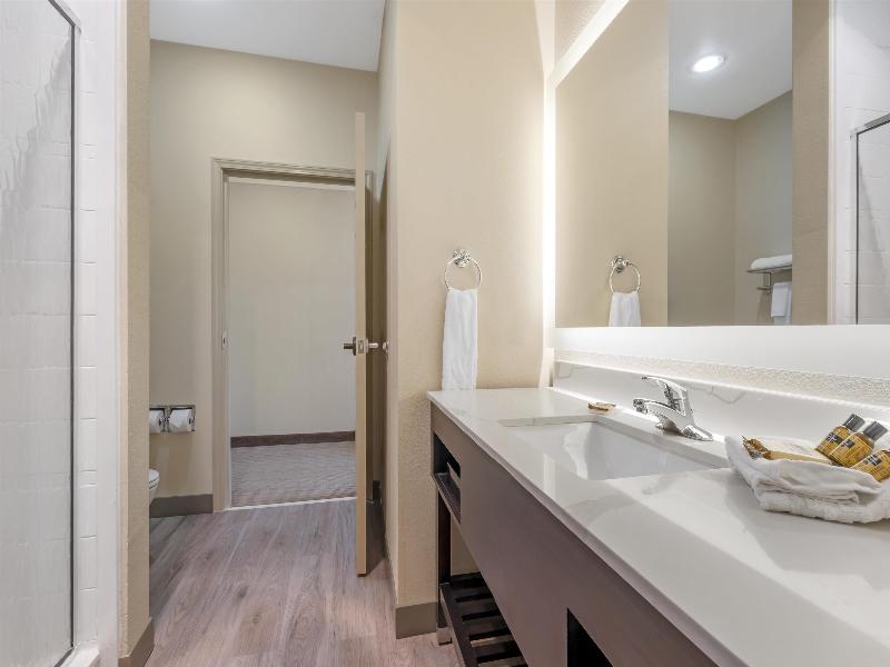 Best Western Plus Monica Royale Inn & Suites image