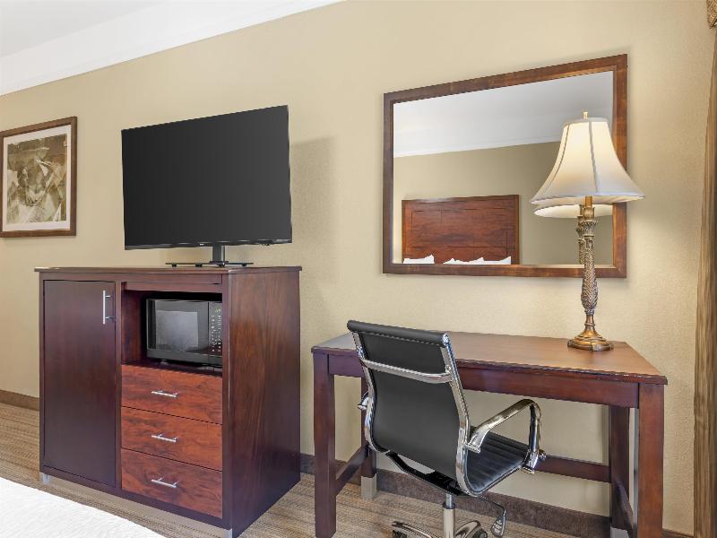 Best Western Plus Monica Royale Inn & Suites image