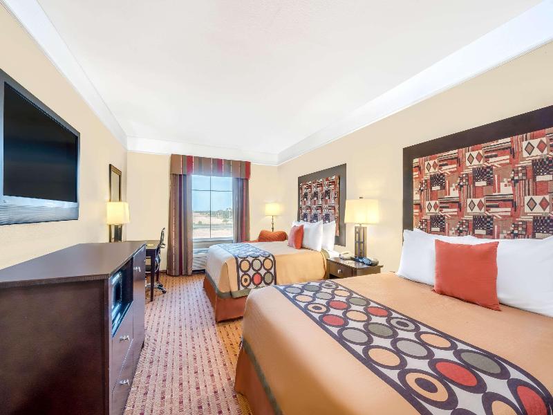 Super 8 By Wyndham Hidalgo/Mcallen Area image