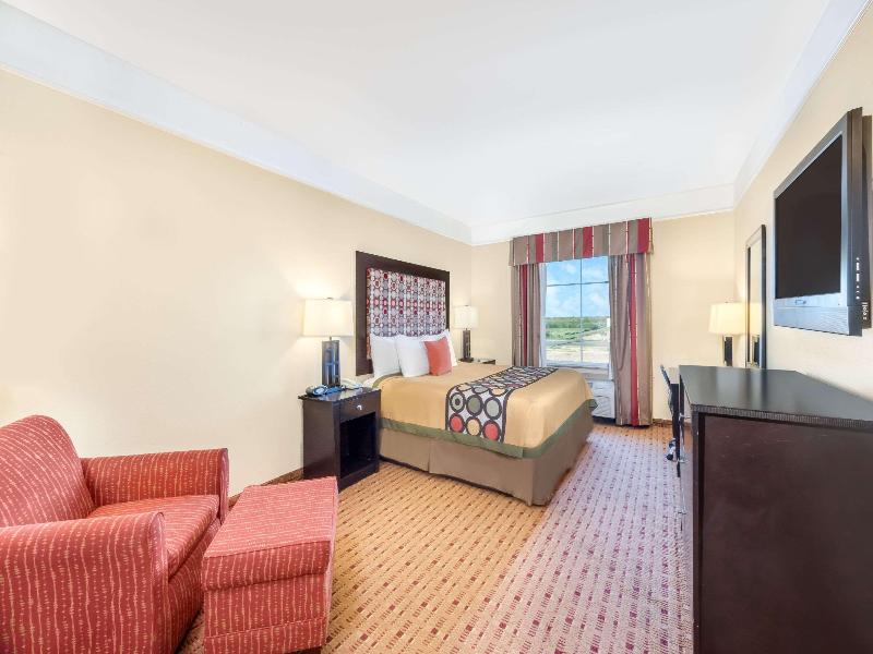 Super 8 By Wyndham Hidalgo/Mcallen Area image