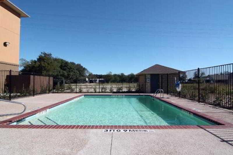 Quality Inn & Suites - Marlin image 8