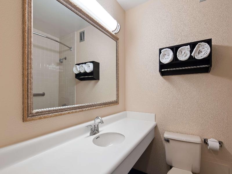 Best Western Leesburg Hotel & Conference Center image