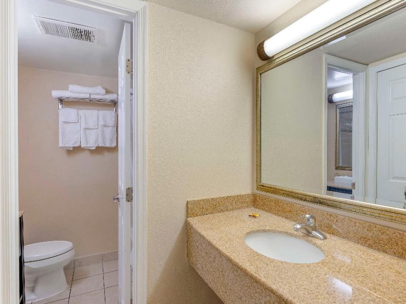 Best Western Plus Governor's Inn 3