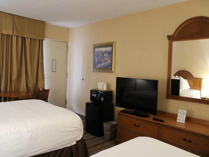 Rodeway Inn — photo 2