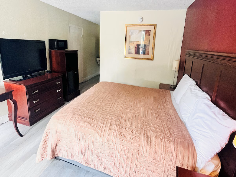 DOUBLE Accessible-Queen Size Bed