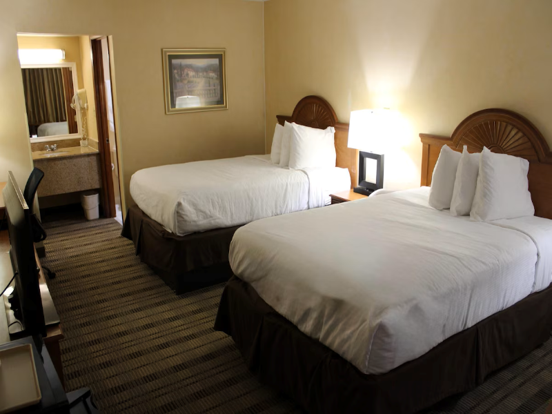 SUITE TWO DOUBLE BEDS