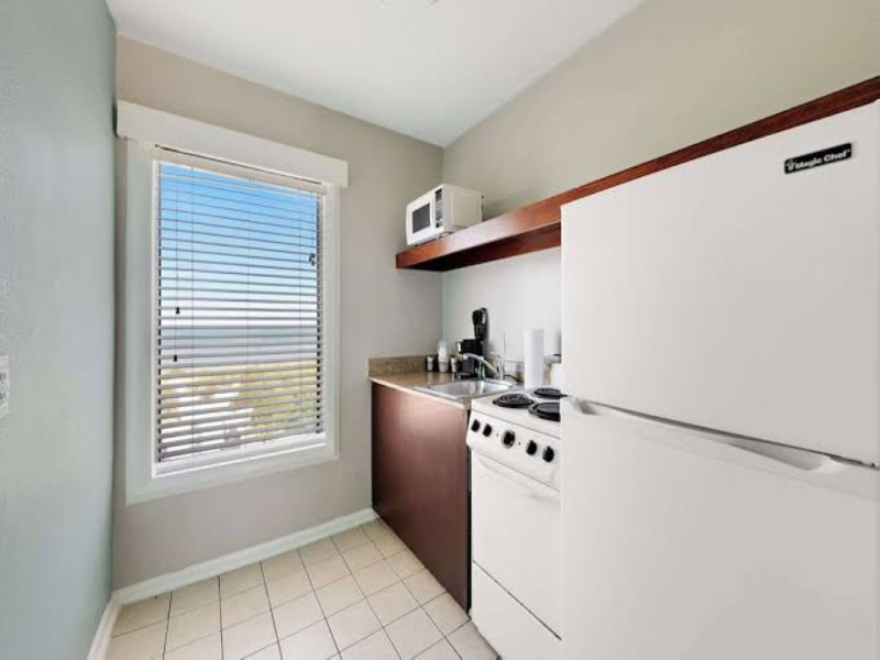 Best Western Plus Holiday Sands Inn & Suites image