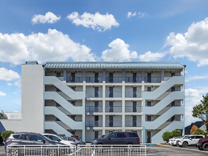Best Western Plus Holiday Sands Inn & Suites image