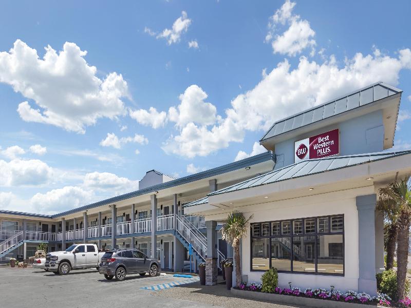 Best Western Plus Holiday Sands Inn & Suites image