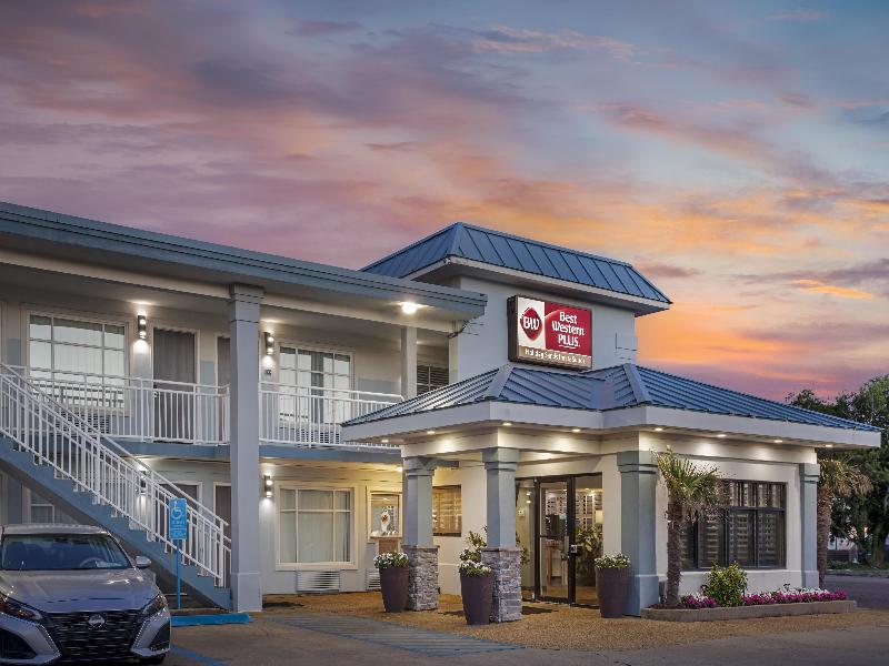 Best Western Plus Holiday Sands Inn & Suites image