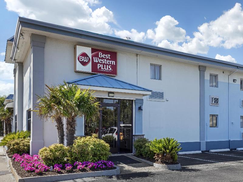 Best Western Plus Holiday Sands Inn & Suites image
