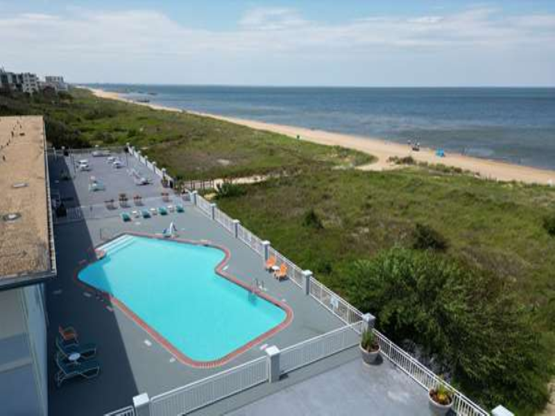 Best Western Plus Holiday Sands Inn & Suites image