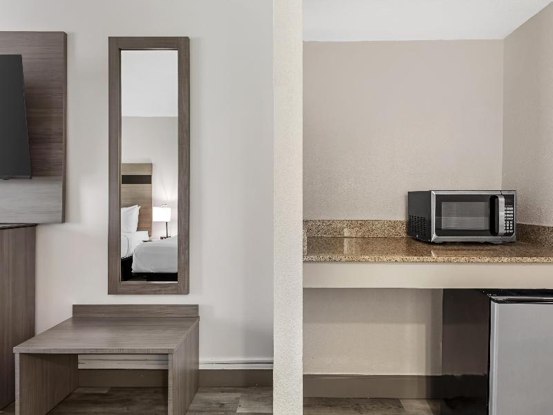 Best Western Plus Holiday Sands Inn & Suites image