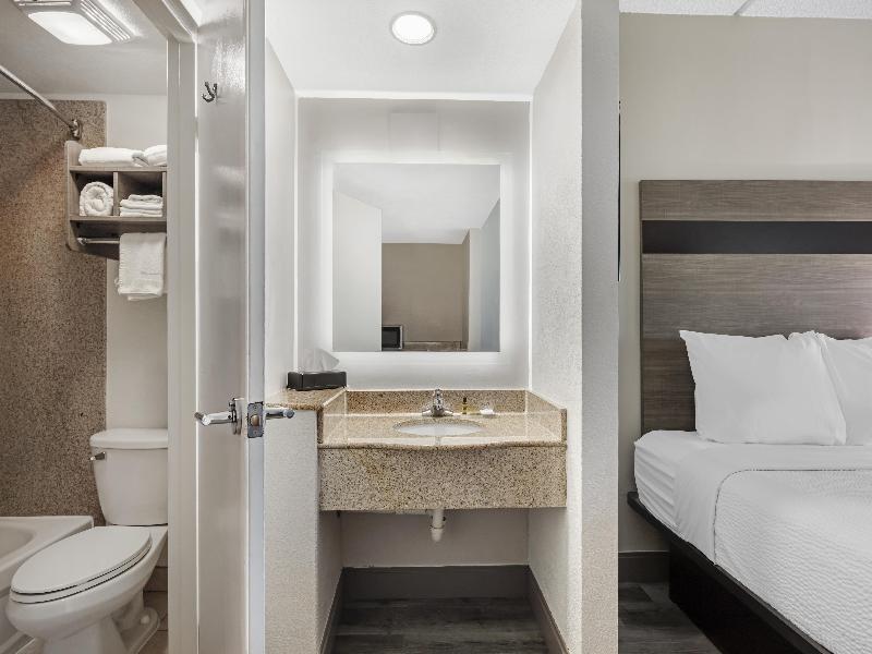 Best Western Plus Holiday Sands Inn & Suites image