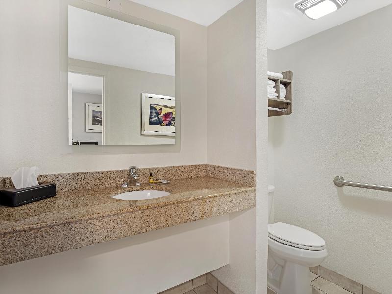 Best Western Plus Holiday Sands Inn & Suites image