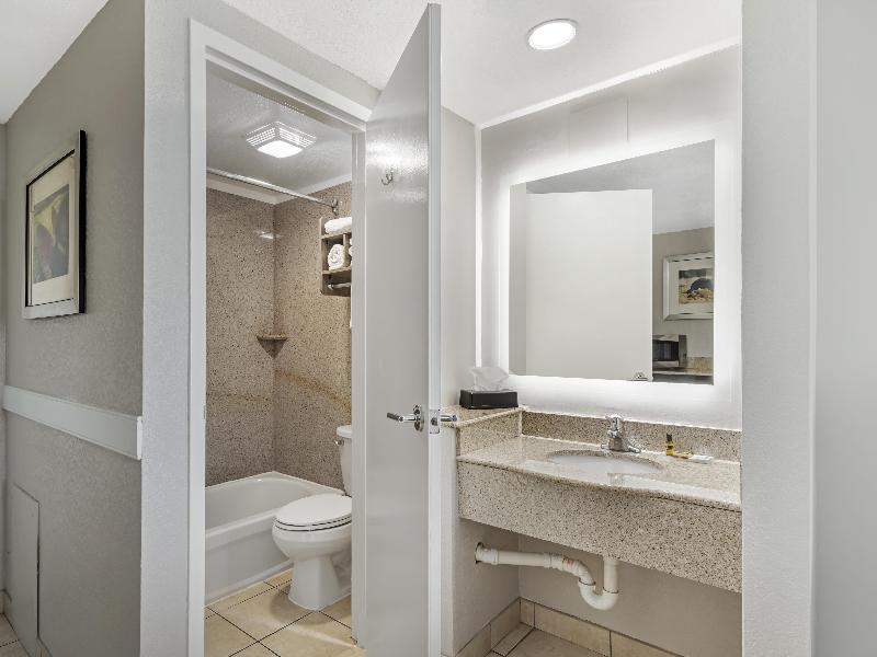 Best Western Plus Holiday Sands Inn & Suites image