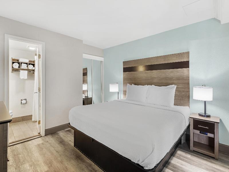 Best Western Plus Holiday Sands Inn & Suites image