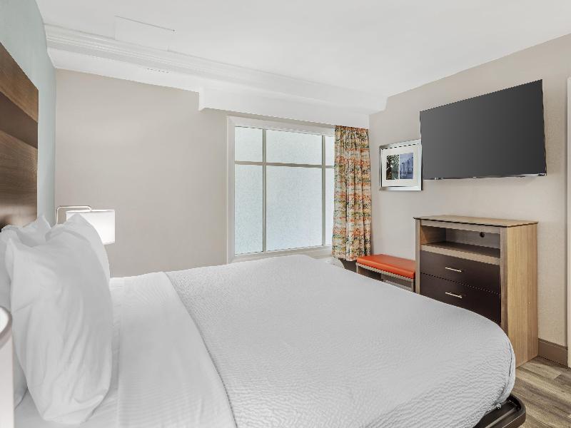 Best Western Plus Holiday Sands Inn & Suites image