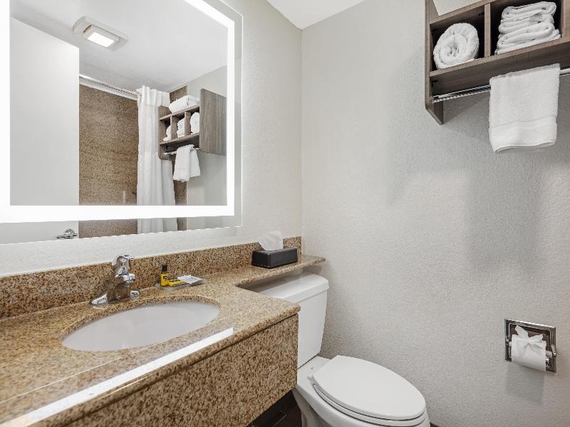 Best Western Plus Holiday Sands Inn & Suites image